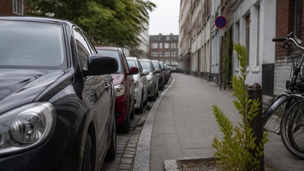 Steeds meer burgers claimen publieke ruimte terug van auto's. Een beweging die onze straten, gezondheid en sociale co…