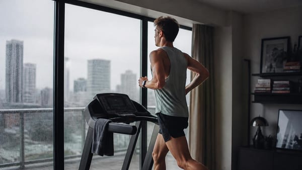 Binnenshuis trainen kan je race-ambities naar een hoger niveau tillen. Ontdek hoe moderne lopers resultaat halen zond…