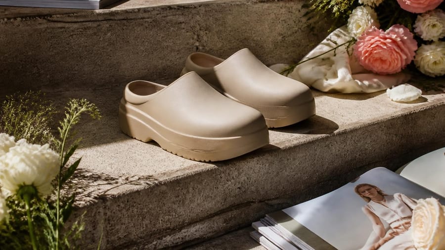 Van 'ugly shoe' tot designfavoriet: waarom deze schoen jouw nieuwe zomerliefde wordt
