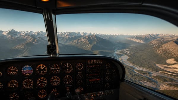 Ontdek hoe je vanuit je browser virtueel de wereld verkent vanuit de cockpit. Een verrassende functie die wereldkaart…